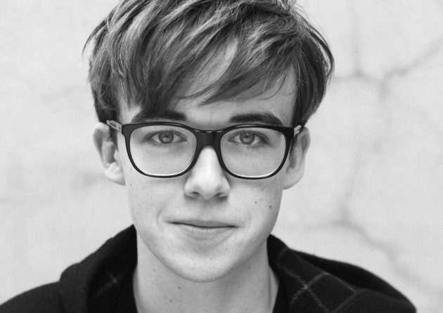 Primo piano di Alex Lawther